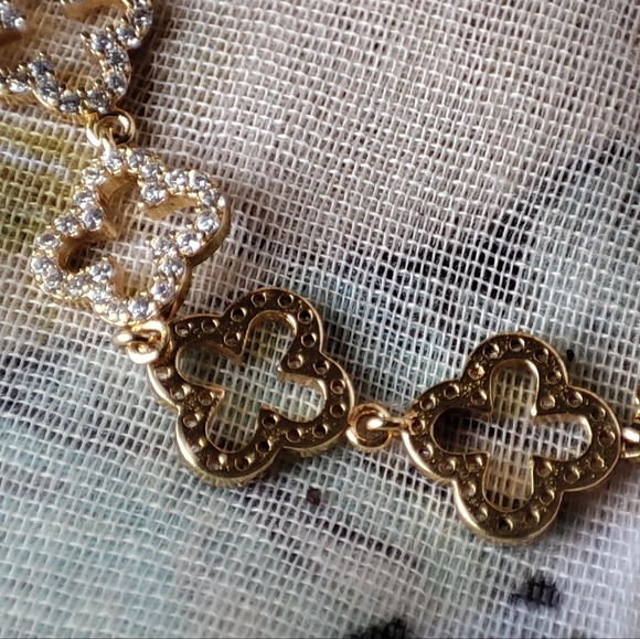 BR Banana Republic Clover Clear Rhinestone Gold Tone Slide Bracelet EUC - Picture 8 of 10